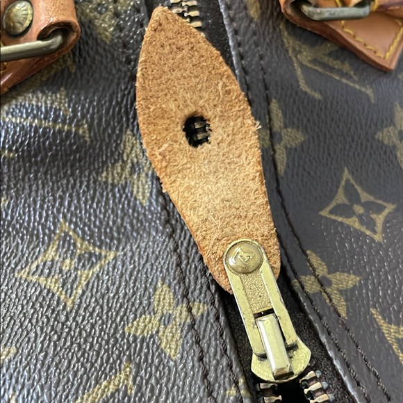 Authentic Louis Vuitton ( Vintage) Speedy 40 monogram - Picture 13 of 16